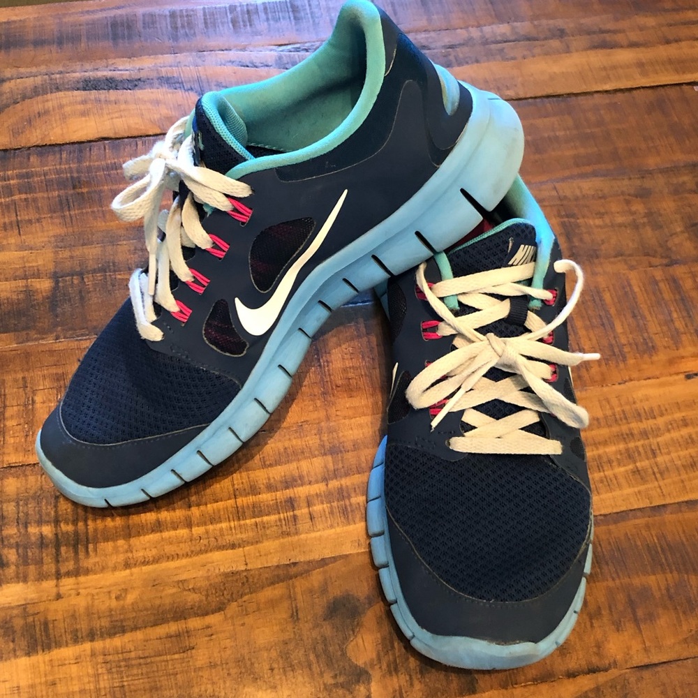 Nike free run size 6Y/ 7 Women’s